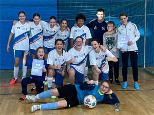 Mädchen Halle2025 VfB 300x